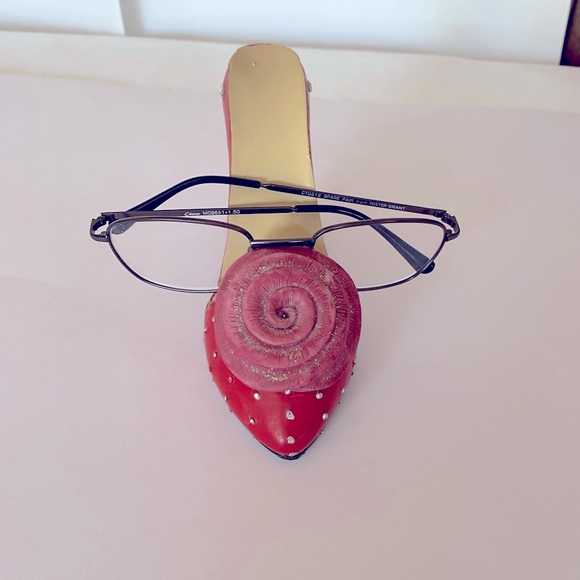 Porcelain High heel cell phone/glasses holder. Adorable/New - Picture 3 of 11